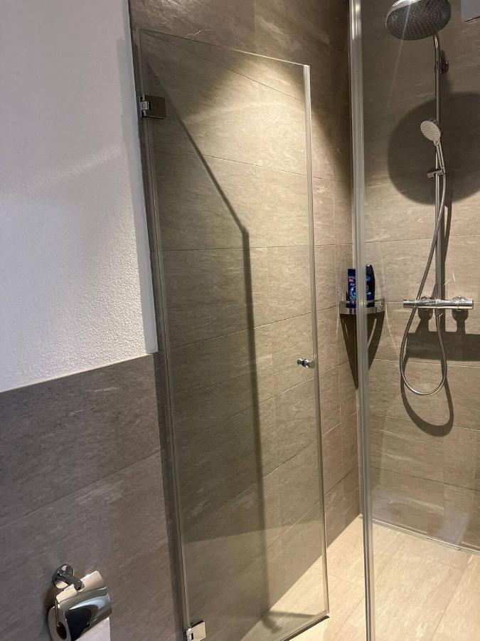 Basel-Stadt Gundeldingen Zimmer 401, Wc In The Hallway, Outside The Room エクステリア 写真
